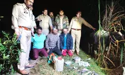 गौवंश की हत्या कर मांस की गांवों में बाईक से बिक्री- तीन गिरफ्तार