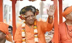 तिलकोत्सव में संतों व श्रद्धालुओं ने लिया गोरक्षपीठाधीश्वर योगी का आशीर्वाद