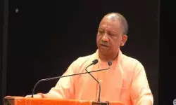 जन स्वास्थ्य की रक्षा को डबल इंजन सरकार प्रतिबद्ध- CM योगी जन स्वास्थ्य की रक्षा को डबल इंजन सरकार प्रतिबद्ध- CM योगी