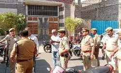 आजम की जेलयात्रा के बाद अब करीबी निशाने पर- ठेकेदारों पर IT का छापा आजम की जेलयात्रा के बाद अब करीबी निशाने पर- ठेकेदारों पर IT का छापा