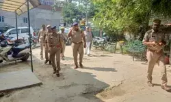 पिटाई के बदले शिक्षक को मारी गोली- तमंचा लहराते हुए मौके से भागे