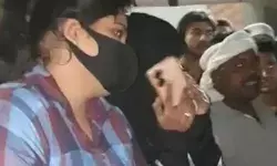 युवतियों की कार ने स्कूटी को मारी टक्कर- नशे में धुत्त थी.. युवतियों की कार ने स्कूटी को मारी टक्कर- नशे में धुत्त थी..