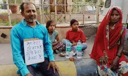 सूदखोर से परेशान पिता ने गले में डाली तख़्ती मेरा बेटा बिकाऊ है - सूदखोर अरेस्ट सूदखोर से परेशान पिता ने गले में डाली तख़्ती मेरा बेटा बिकाऊ है - सूदखोर अरेस्ट