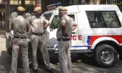 शराब की दुकान में चोरी करने घुसा चोर दारू पीकर हुआ टल्ली- और फिर..