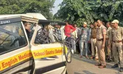 स्कूल बस एवं वैन की भिड़ंत में दो बच्चों समेत तीन की मौत- आठ जख्मी स्कूल बस एवं वैन की भिड़ंत में दो बच्चों समेत तीन की मौत- आठ जख्मी