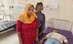 चलती बस से गिरी छात्रा के पैर के ऊपर से उतरा टायर- फिसल गया था पैर चलती बस से गिरी छात्रा के पैर के ऊपर से उतरा टायर- फिसल गया था पैर