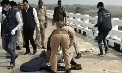 शराब के चक्कर में गई जान- युवक की गोली मारकर हत्या शराब के चक्कर में गई जान- युवक की गोली मारकर हत्या