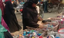 प्रतिबंध के बावजूद लगा मंगल बाजार- नुमाइश मैदान में सजी दुकानें...