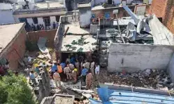 पटाखा फैक्ट्री में धमाका मलिक समेत 3 की मौत 10 की हालत नाजुक पटाखा फैक्ट्री में धमाका मलिक समेत 3 की मौत 10 की हालत नाजुक