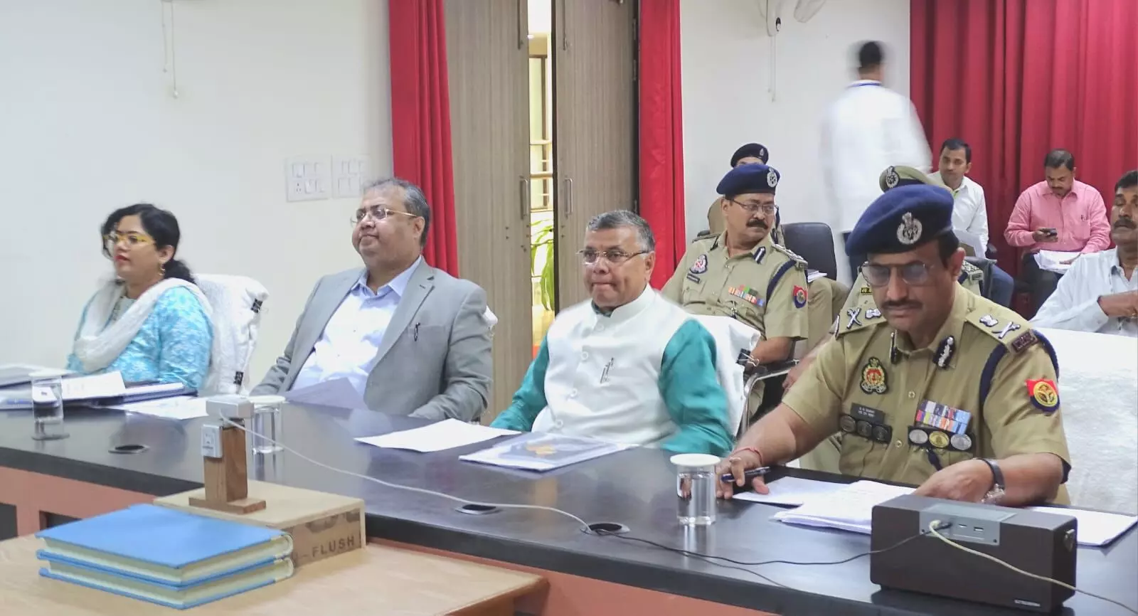 मंत्री ने जेल के विभिन्न उत्पादों को जनता के बीच प्रदर्शन कराने पर दिया बल मंत्री ने जेल के विभिन्न उत्पादों को जनता के बीच प्रदर्शन कराने पर दिया बल