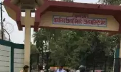 DM के आदेश पर कलेक्ट्रेट में छापा दफ्तरों से 32 कर्मचारी मिले नदारद DM के आदेश पर कलेक्ट्रेट में छापा दफ्तरों से 32 कर्मचारी मिले नदारद