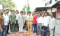 राष्ट्रगान में मौत के मुहाने पर खडे पूर्व नौसैनिकों की रिहाई की मांग राष्ट्रगान में मौत के मुहाने पर खडे पूर्व नौसैनिकों की रिहाई की मांग