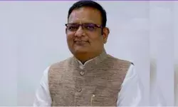 ED के सामने मुख्यमंत्री की पेशी से पहले एक और मंत्री के घर पर लगे छापे ED के सामने मुख्यमंत्री की पेशी से पहले एक और मंत्री के घर पर लगे छापे