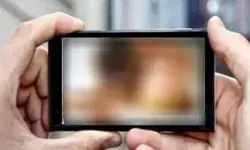 युवक का नग्न फोटो सोशल मीडिया पर डाला- युवक व परिवार घर में कैद युवक का नग्न फोटो सोशल मीडिया पर डाला- युवक व परिवार घर में कैद