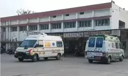 चौराहे पर सरेआम कुल्हाड़ी से बेरहमी के साथ युवक को काटा