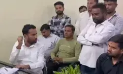 डग्गामार वाहनों को लेकर सड़क पर उतरे CCU के छात्र- RTO दफ्तर पर हंगामा डग्गामार वाहनों को लेकर सड़क पर उतरे CCU के छात्र- RTO दफ्तर पर हंगामा