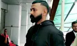 महाठग रामलला को देना चाहता है- 11 किलो सोने एवं 101 हीरे का मुकुट महाठग रामलला को देना चाहता है- 11 किलो सोने एवं 101 हीरे का मुकुट