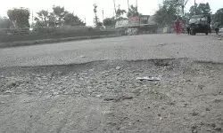 कागजों में हो रहा पानी का छिड़काव - सड़क पर उड़ रही धूल ही धूल