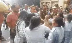 BHU में छात्रों के दो गुटों में भिड़ंत- PM व CM का पुतला जलाने की कोशिश BHU में छात्रों के दो गुटों में भिड़ंत- PM व CM का पुतला जलाने की कोशिश