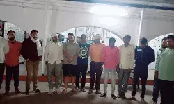 हुड़दंग मचा रही बेवड़ों की जमात लगी हाथ- सभी को दिखाई हवालात हुड़दंग मचा रही बेवड़ों की जमात लगी हाथ- सभी को दिखाई हवालात