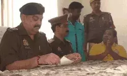 ट्रेन में सवार होने को तैयार संदिग्ध बड़ी नकदी के साथ गिरफ्तार ट्रेन में सवार होने को तैयार संदिग्ध बड़ी नकदी के साथ गिरफ्तार