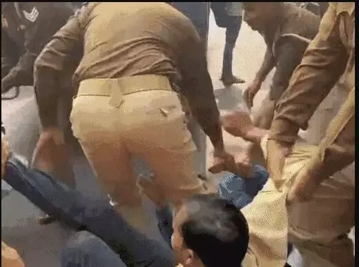 BJP दफ्तर के बाहर शिक्षक अभ्यर्थियों का बवाल- पुलिस ने टांगे घसीटकर...