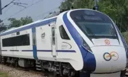 वंदे भारत ट्रेन पर फिर फेंका पत्थर- शीशे किये गए चैक- पुलिस जुटी.. वंदे भारत ट्रेन पर फिर फेंका पत्थर- शीशे किये गए चैक- पुलिस जुटी..