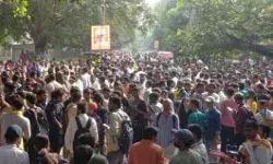 बीएचयू में दीवार के खिलाफ सड़क पर उतरा छात्रों का हुजूम- निकाला जुलूस बीएचयू में दीवार के खिलाफ सड़क पर उतरा छात्रों का हुजूम- निकाला जुलूस