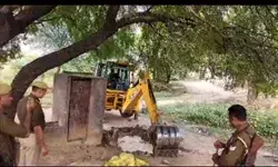 कच्ची शराब बनाने वालों के खिलाफ चला बाबा का बुलडोज़र