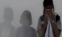 बच्चों की गुहार- DM अंकल छुट्टी कर दो- सांस लेना अब हो रहा है मुश्किल बच्चों की गुहार- DM अंकल छुट्टी कर दो- सांस लेना अब हो रहा है मुश्किल