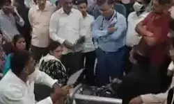 बिल को लेकर हंगामा- अतुल प्रधान पर मुकदमा दर्ज- मेडिकल थाने में... बिल को लेकर हंगामा- अतुल प्रधान पर मुकदमा दर्ज- मेडिकल थाने में...