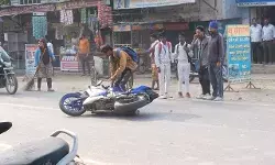स्टंट से नाराज हुई बाइक- युवक की हड्डी पसली तोड़ पहुंचाया अस्पताल स्टंट से नाराज हुई बाइक- युवक की हड्डी पसली तोड़ पहुंचाया अस्पताल