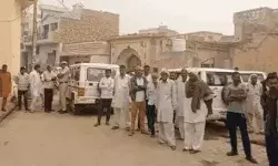 महिला की गला काटकर हत्या- फांसी पर लटका मिला जेठ- पुलिस मौके पर महिला की गला काटकर हत्या- फांसी पर लटका मिला जेठ- पुलिस मौके पर