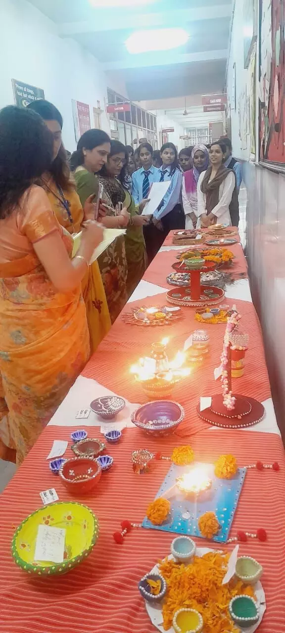 दीपावली के अवसर पर SRGC के विभिन्न कॉलेजो में हुई रंगोली प्रतियोगिताएं