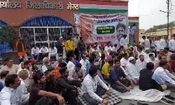 न्यूटिमा अस्पताल की मनमानी के खिलाफ DM दफ्तर पर MLA का आमरण अनशन न्यूटिमा अस्पताल की मनमानी के खिलाफ DM दफ्तर पर MLA का आमरण अनशन