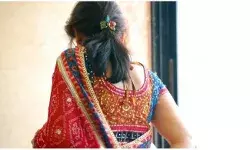 पत्नी को जुए में हार पति पहुंचा अपने घर, फिर देवर ने कर दिया.... पत्नी को जुए में हार पति पहुंचा अपने घर, फिर देवर ने कर दिया....