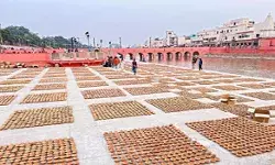 अयोध्या में 51 घाटों पर सजाए गये 24 लाख दीये अयोध्या में 51 घाटों पर सजाए गये 24 लाख दीये