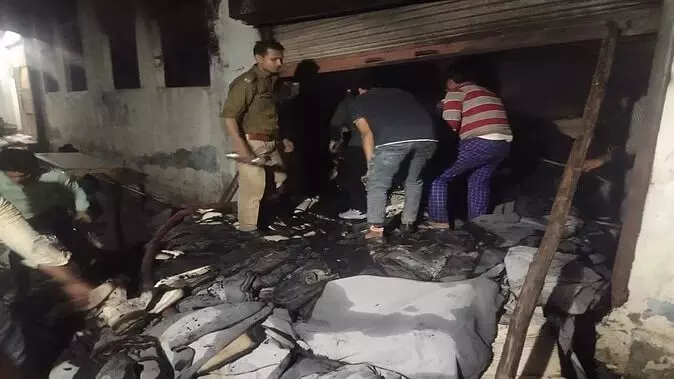पावरलूम कारखाने में शॉर्ट सर्किट से लगी आग - जलकर राख हुआ.. पावरलूम कारखाने में शॉर्ट सर्किट से लगी आग - जलकर राख हुआ..