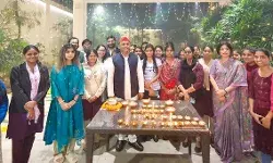 अखिलेश से मुलाकात कर डायल 112 की कर्मचारियों ने किया धरना खत्म अखिलेश से मुलाकात कर डायल 112 की कर्मचारियों ने किया धरना खत्म