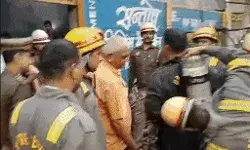 पटाखे की चिंगारी से भड़की आग- एशिया का बड़ा टेंट गोदाम हुआ राख