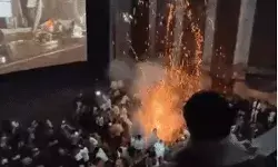 शो के दौरान फोड़े पटाखे- थिएटर में मची भगदड़- बोले भाजपा विधायक.. शो के दौरान फोड़े पटाखे- थिएटर में मची भगदड़- बोले भाजपा विधायक..