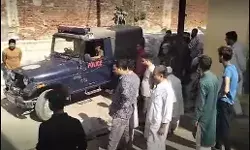 दिनदहाड़े घर में घुसे चोर- पब्लिक ने पकड़ दिए पुलिस को सौंप