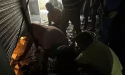 ताला खोलते ही साड़ी की दुकान से निकली आग- लाखों का माल हुआ खाक