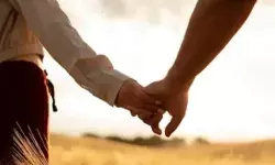 मौज मस्ती में खलल- आपत्तिजनक हालत में मिले कपल को न्यूड दौड़ाया मौज मस्ती में खलल- आपत्तिजनक हालत में मिले कपल को न्यूड दौड़ाया