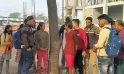 चलती ट्रेन से उतरने की कोशिश में फिसली छात्रा की दर्दनाक मौत