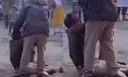 कुर्सी को लेकर हुए बवाल को शांत कराने पहुंची पुलिस पर हमला- दरोगा अधमरा कुर्सी को लेकर हुए बवाल को शांत कराने पहुंची पुलिस पर हमला- दरोगा अधमरा