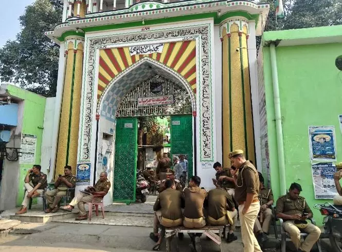मस्जिद के बाहर पहरा- मौलाना तौकीर नजरबंद- रास्तों पर फोर्स तैनात