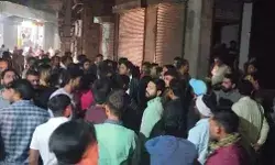 फिर माहौल बिगड़ने की कोशिश- कुआं पूजन करके लौटती महिलाओं पर पथराव फिर माहौल बिगड़ने की कोशिश- कुआं पूजन करके लौटती महिलाओं पर पथराव