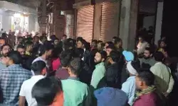 फिर सुलगी नफरत की आग- नूंह में सड़क पर उतरे लोग- बाजार में दुकानें बंद फिर सुलगी नफरत की आग- नूंह में सड़क पर उतरे लोग- बाजार में दुकानें बंद