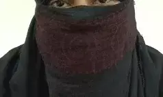 लड़की के साथ रंगरेलियां मना रहा था सिपाही- तभी पहुंच गई पत्नी और फिर..